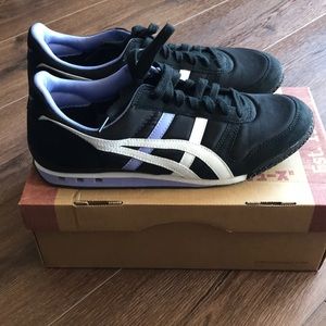 Great Condition Women Sneakers!!